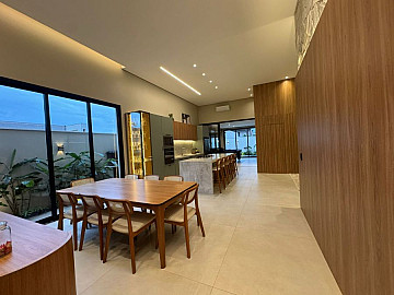 Casa no Condom�nio Alto do Castelo