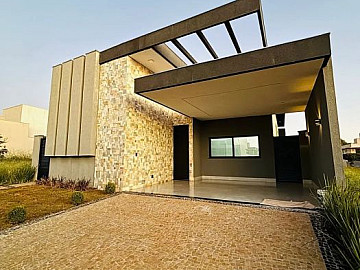 Casa no Condom�nio Alto do Castelo