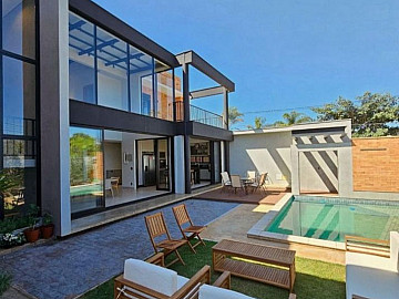 Casa no Condom�nio Alto do Castelo